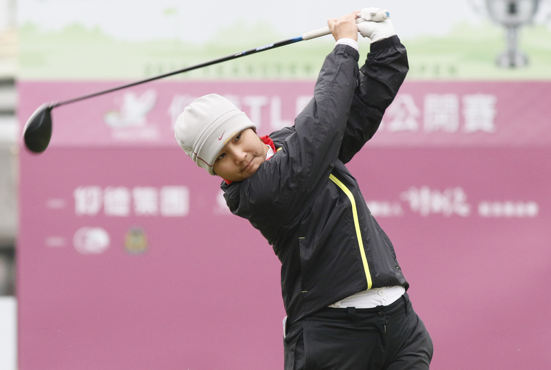 泰國選手龐帕卡(-1)，暫並列第三